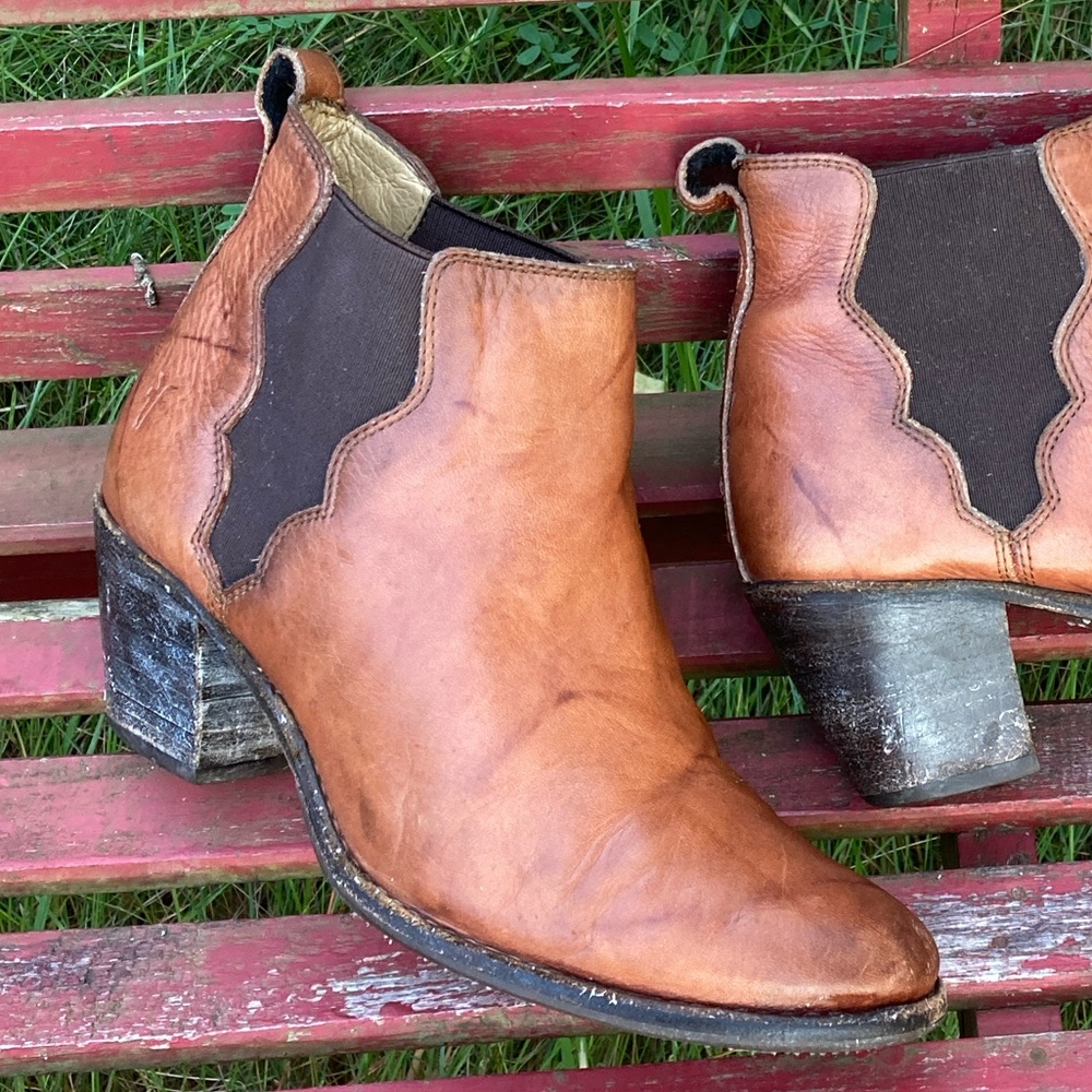 FRYE Boots CHELSEA JACKIE GORE STITCHING HORSE Cognac Brown Leather Heels Size 8